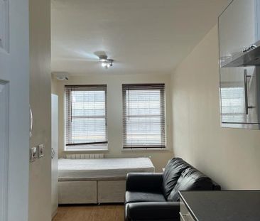 Studio to rent - Photo 1
