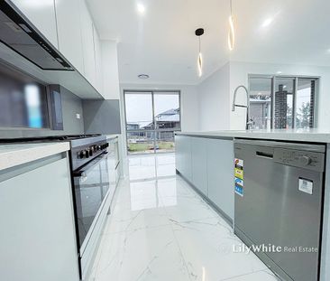 4-Bedroom Family Home in Austral! - Photo 4