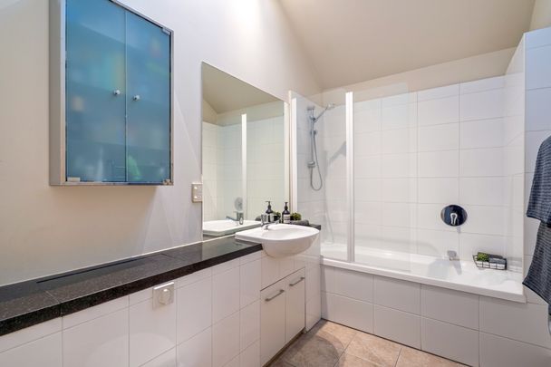 Steps to Ponsonby Road - Highly Spacious Townhouse with Garage + Extra Carpark - Photo 1