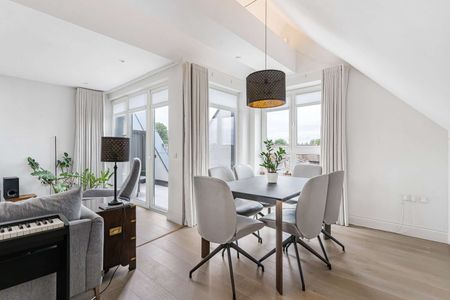 Spacious Two Bedroom Apartment with Two Private Balconies - Photo 5