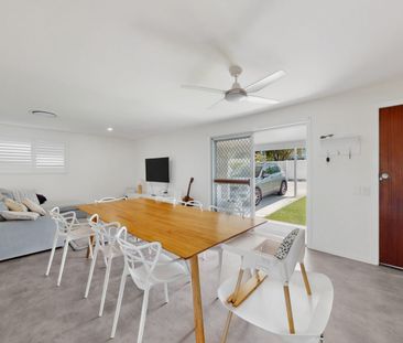Modern Comfort Meets Family Charm in a Quiet Maroochydore Court - Photo 1