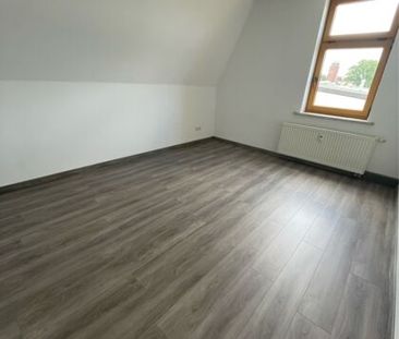 Dachgeschosswohnung in Fraureuth mit Einbauküche - Photo 3