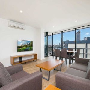Modern Apartment with Stunning Views - Photo 3