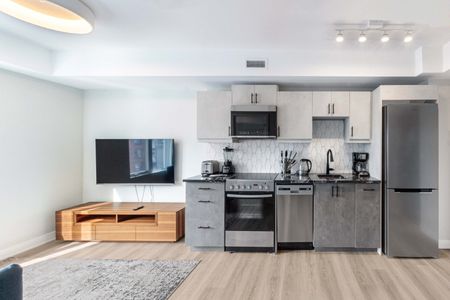 92 Hinton Avenue North - 606 - Photo 2