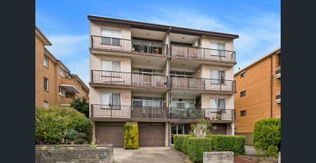 Contemporary First-Floor Apartment in a Prime Beachside Location - Photo 4