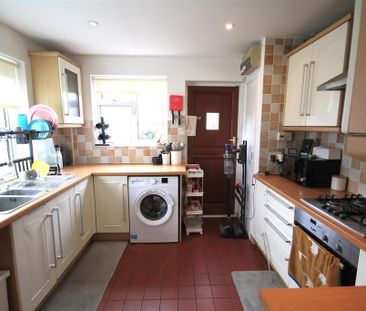 5 bedroom detached house to rent - Photo 4