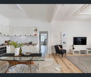 Stylish Art Deco Home in a Prime Northcote Location - Photo 1