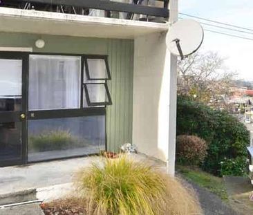 Tidy Apartment in Prime Location - Photo 2