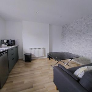 Location Appartement 2 pièces 29m² CAUDEBEC LES ELBEUF 76320 - Photo 2