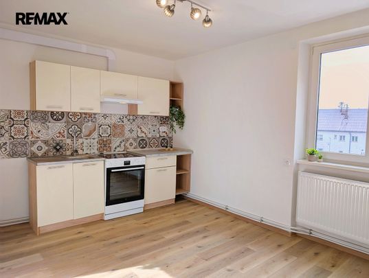 Pronájem bytu 3+kk v osobním vlastnictví 60 m², Vroutek - Fotografie 1