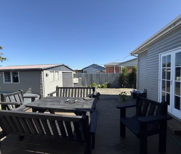 Sunny and spacious family home - Photo 2