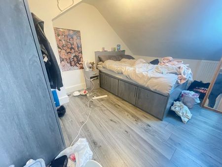 8 bedroom semi-detached house to rent - Photo 2