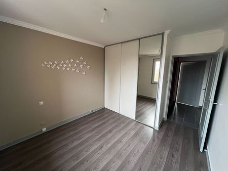 Location Appartement 3 pièces 70m² - Photo 2