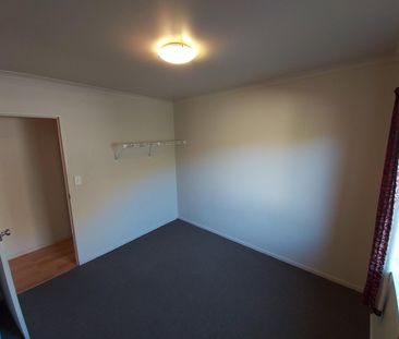 Lake Hayes unit with fenced garden - Photo 6