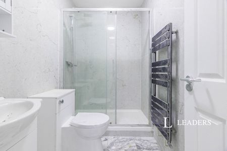 studio to rent Reynolds Road, New Malden, KT3 - Photo 2