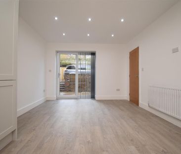 Leeds Road, Robin Hood, Wakefield - Photo 3