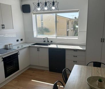 Henley Beach - Photo 2