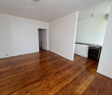 “1 Bedroom Unit in Popular Location !” - Photo 4