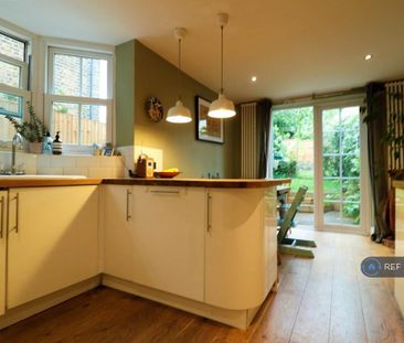 3 bedroom terraced house to rent - Photo 5