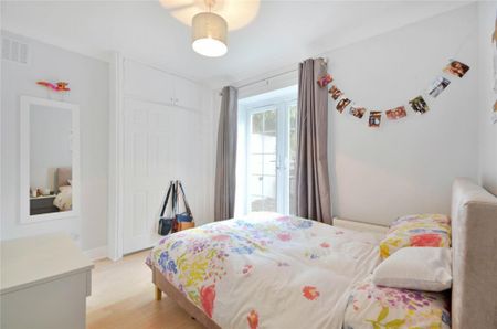3 bedroom flat to rent - Photo 4