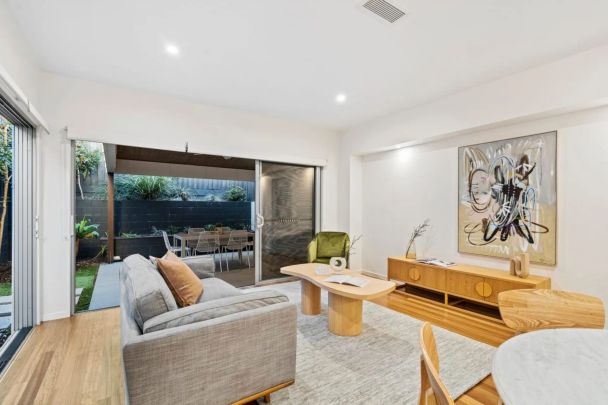 Stunning Townhome in Prime Annerley - Photo 1