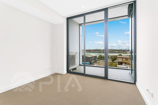 Water View ,ONE BEDROOM plus STUDY Apartment. - Photo 1