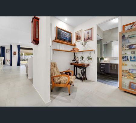 22 Renoir Crescent, Forest Lake, Qld 4078 - Photo 4