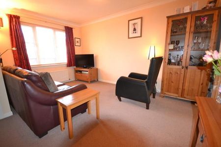 3 bedroom semi-detached house to rent - Photo 2