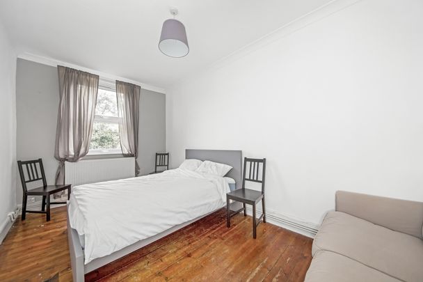 Brant Houses, Greenwich, SE10, London - Photo 1