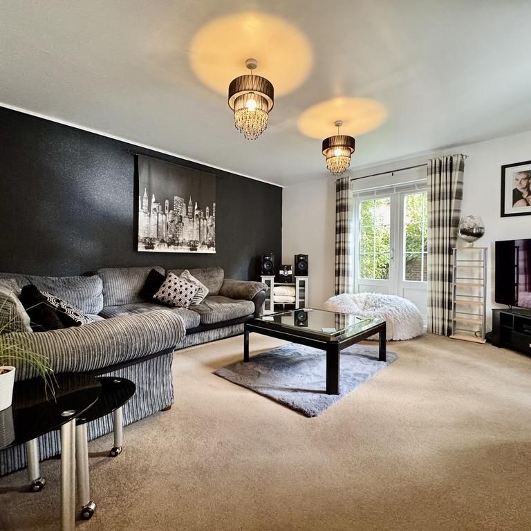 5 bedroom semi-detached house to rent - Photo 1