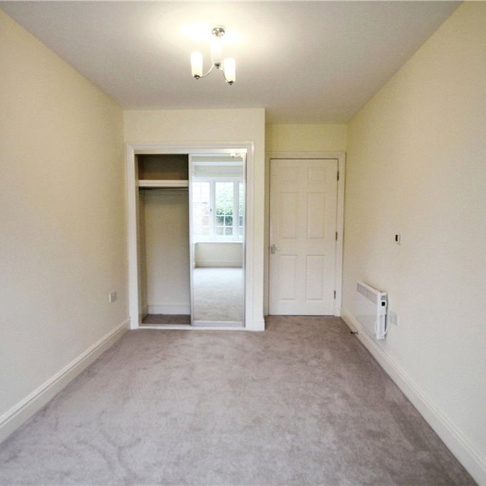 Camphill Road, West Byfleet - Photo 1