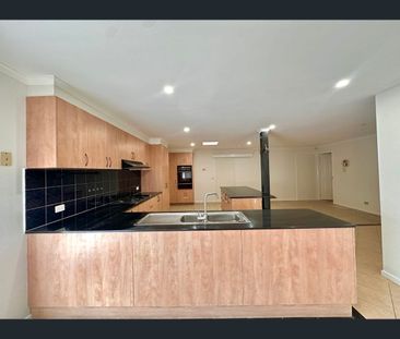 2/1 Terry Court, Hampton Park, Vic 3976 - Photo 2