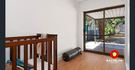 BEAUTIFULLY RENOVATED FAMILY HOME WITH SPACE, STYLE & COMFORT! - Photo 4
