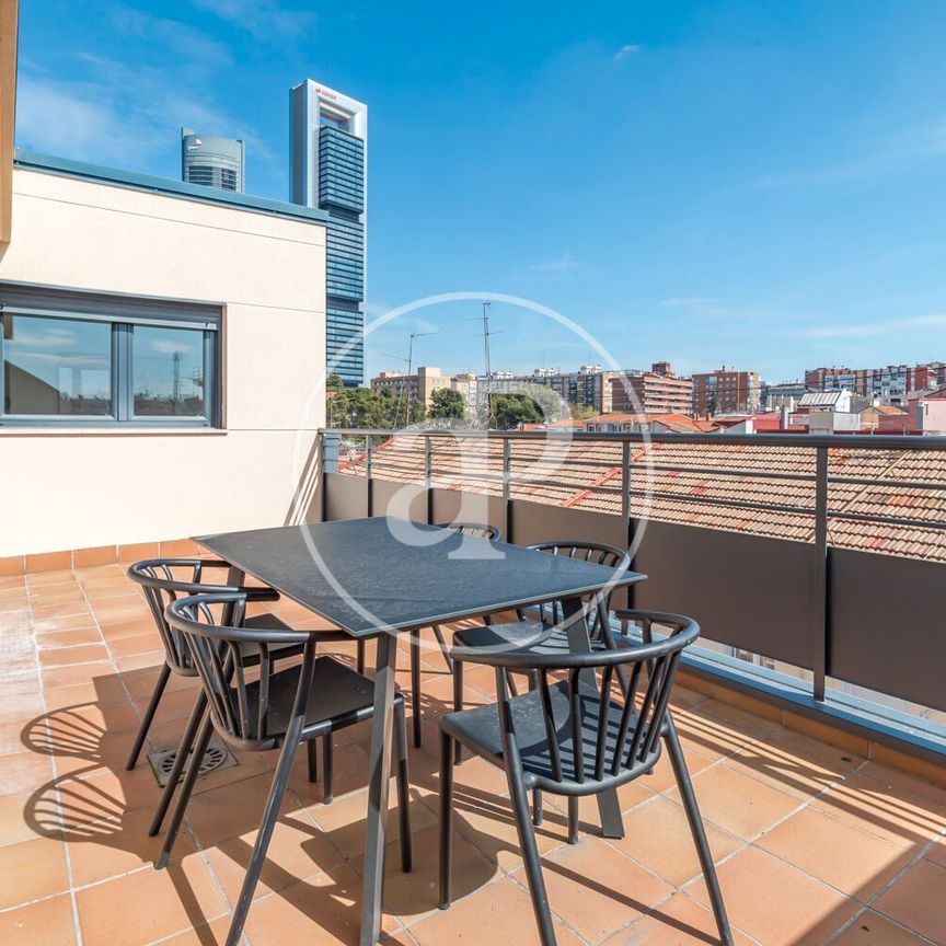 Piso de alquiler en Calle de Matilde Landa, Almenara -Ventilla - Photo 1