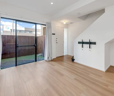 Stunning Townhouse in Superb Location - Photo 1