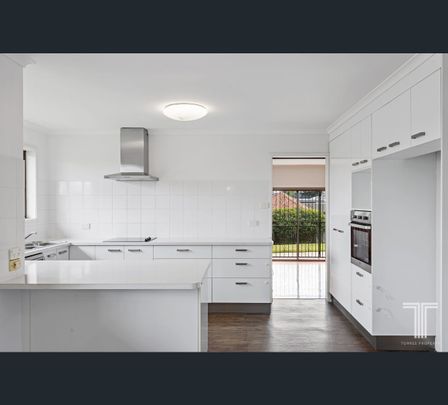 3 Domitia Ave, Seven Hills, Qld 4170 - Photo 1