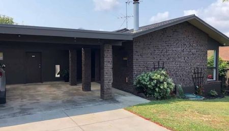 4 Bedroom Home with Excellent Outdoor Features - Photo 2