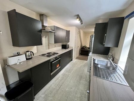 6 bedroom house to rent - Photo 3