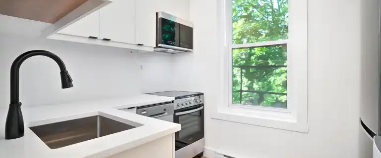 2106-2118 Claremont | 2112 Claremont, Westmount - Photo 1