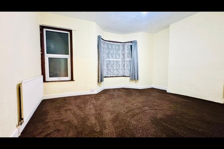 3 Bed Terraced House, Elizabeth Road, E6 - Photo 4