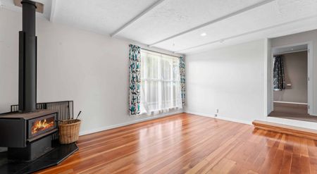 Spacious family home with modern comforts! - Photo 2