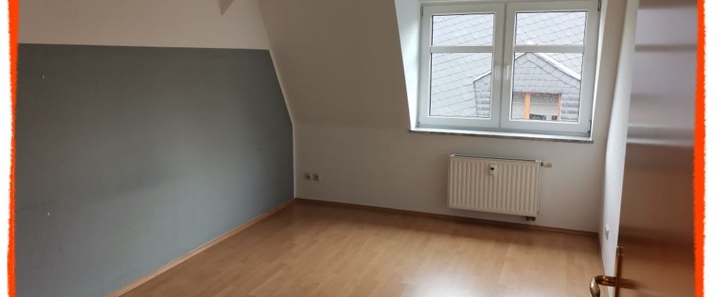 4-Zimmer-Wohnung in beliebter Wohnlage Zwickaus mit LAMINAT und BALKON zu vermieten! - Photo 1