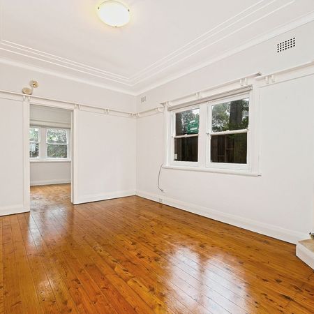 Spacious Art Deco Apartment - Photo 3