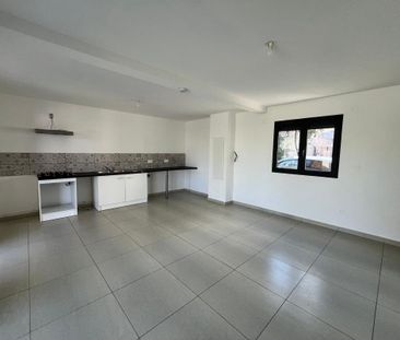 Location Maison 3 pièces 66m² LA RIVIERE 97421 - Photo 1