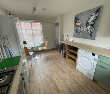 Room in a Shared House, Bangor Street, M15 - Photo 3