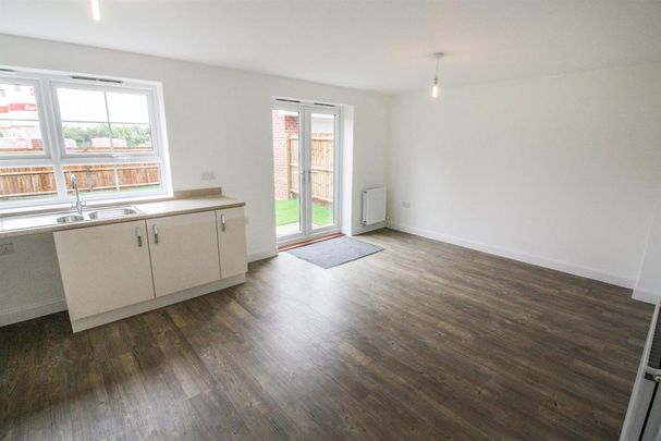 4 bedroom detached house to rent - Photo 1