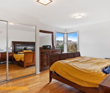 Generous Family Townhouse - Photo 2