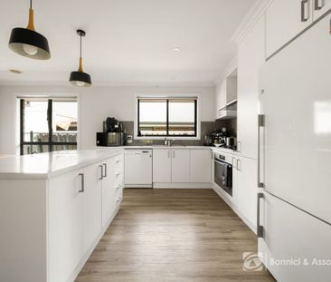 IDEAL FAMILY HOME WITH GREAT ENTERTAINING AREA! - Photo 6