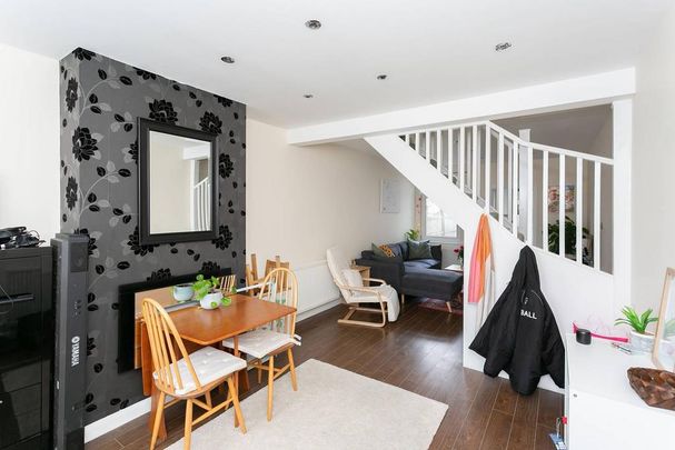 2 bedroom terraced house to rent - Photo 1