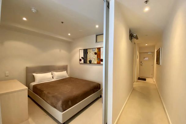 Fantastic Location - 2 bedroom Fully Furnished Modern Apartment! - Photo 1